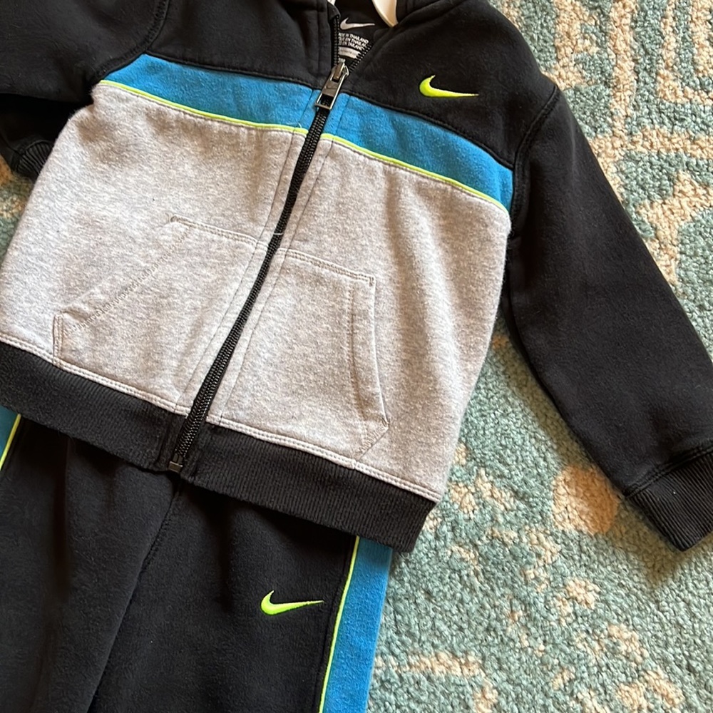 Nike Sweatsuit - Picture 2 of 2